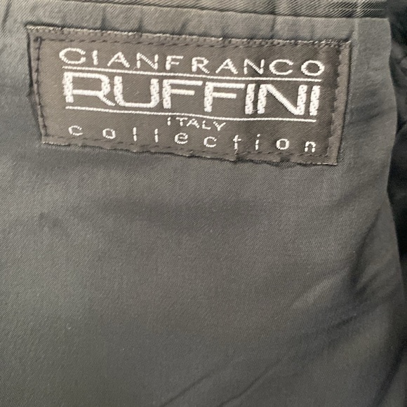 Black sport coat. Size 46 long - Picture 2 of 5